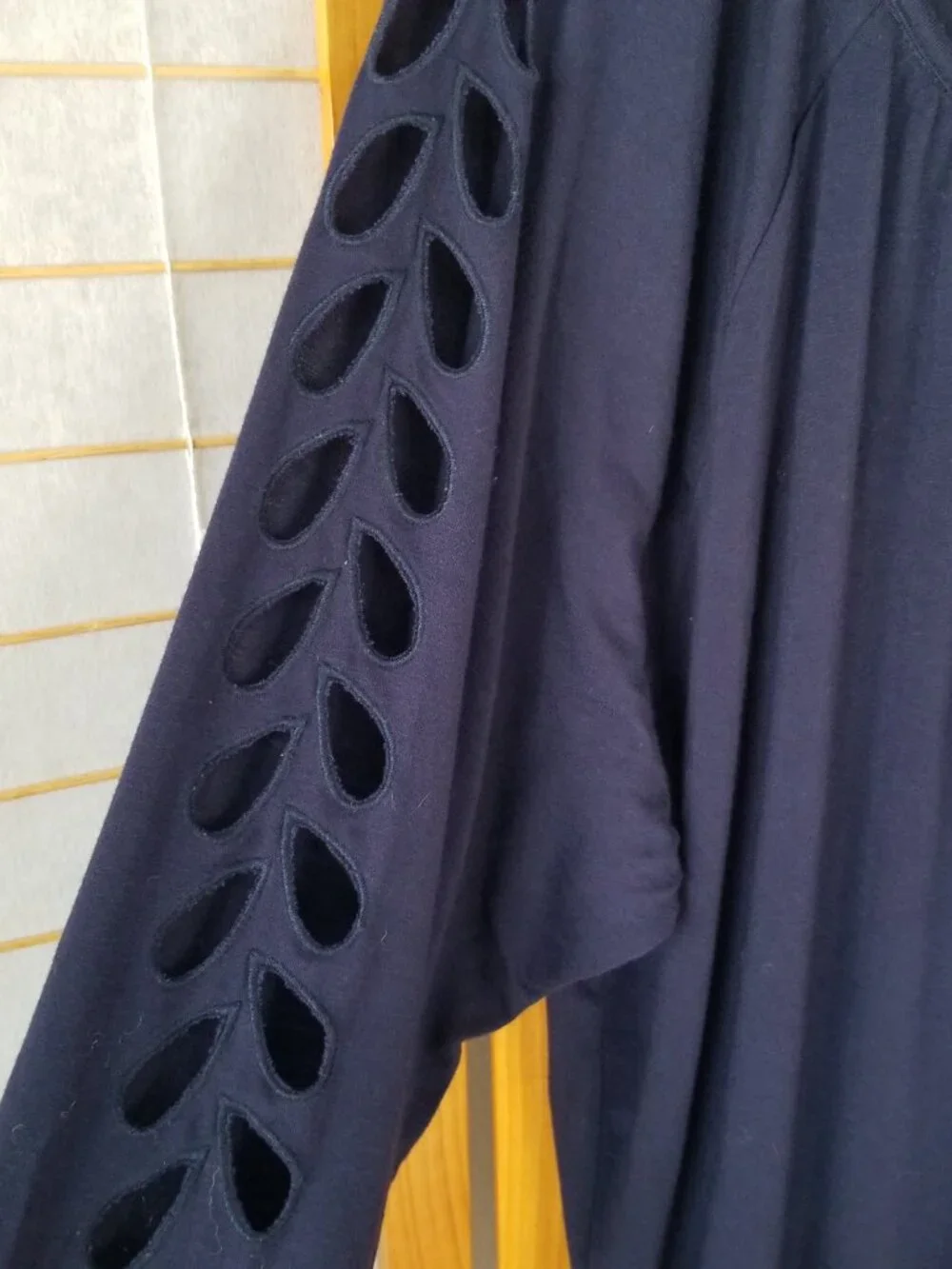Patriotic Carmen Marc Valvo Navy Blue Tunic Top Size Large Sleeve Cutouts Boho - Picture 9 of 11